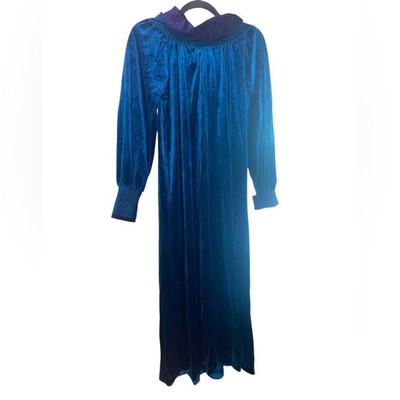 R. Micheal Alan 70’s nightgown/ dress - Picture 2 of 8